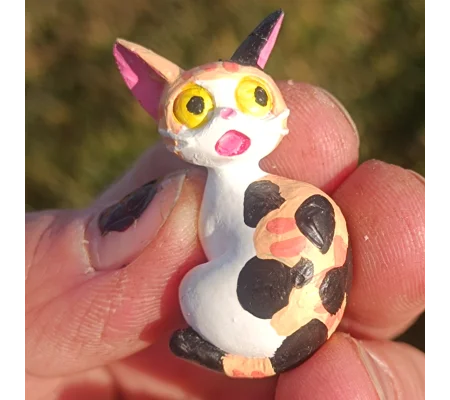 Surprised cat magnet, calico