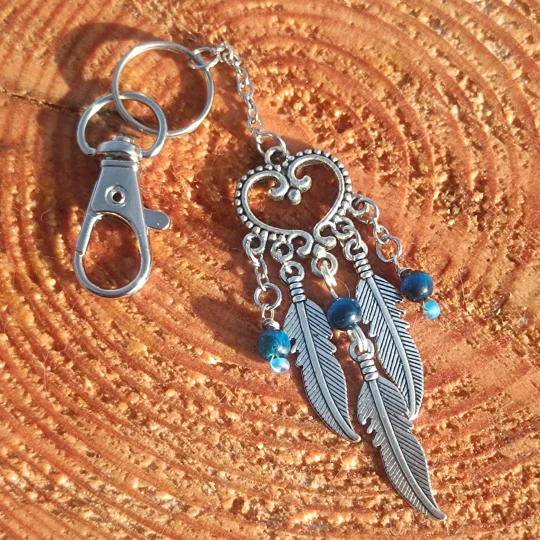 Heart-shaped metal dreamcatcher keychain