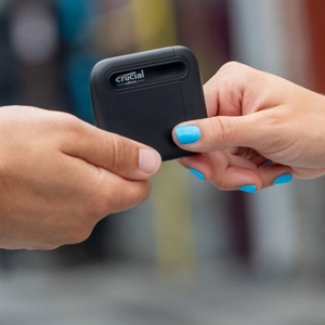 Crucial X6 1TB Portable SSD - Up to 800MB/s - PC and Mac -..