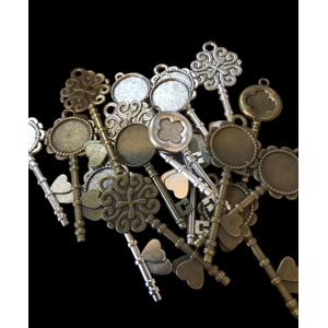 CLEARANCE – 17 Large Metal K..