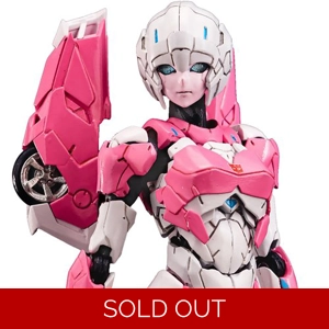 Arcee: Flame Toys Transforme..