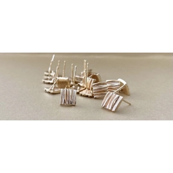 CHAMPAGNE GOLD COLOUR EMBOSSED STUD COMPONENT X2