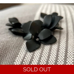 BLACK FLOWER COMPONENT PAIR