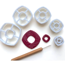 SQUARE DONUT CUTTERS 2CM.
