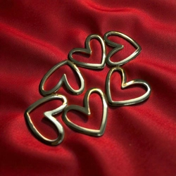 SMALL HEART CHARM 6PCE