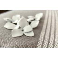 WHITE FLOWER COMPONENT