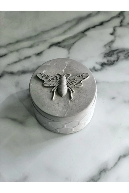 Honey Comb with Bee Lid