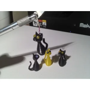 Big eyed cat earrings