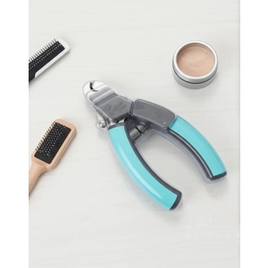 Close up of guillotine blade on Miracle Care clipper.