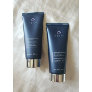 Take your hair to new heights with Monat Volumizing Revive Shampoo & Conditioner Travel Set. Perfect for voluminous locks on the fly!
