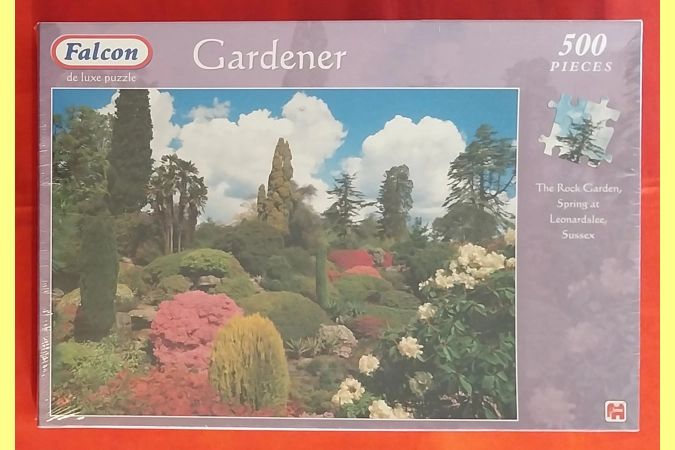 Falcon de luxe puzzle Gardener 500 Piece Jigsaw Puzzle NEW Falcon de luxe puzzle Gardener 500 Piece Jigsaw Puzzle NEW