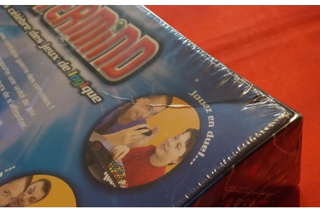 Parker Mastermind The Classic Code Cracking Game! French Edition NEW Parker Mastermind The Classic Code Cracking Game! French Edition NEW