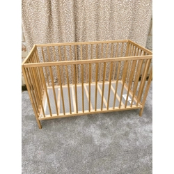 Pine cot with out matress