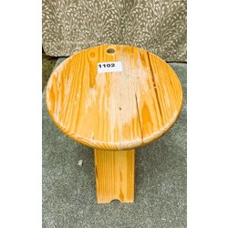 Pine folding stool