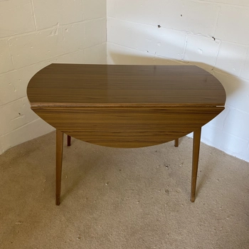 Formica Double leaf Circular table