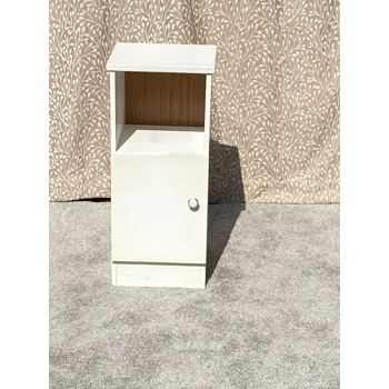 White bedside cabinest