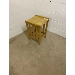 Occasional table with Magazine rack in solid beech