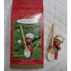 Hallmark Keepsake 2001 Kiss the Cook Ornament Bear
