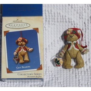 Hallmark Keepsakes 2003 Gift Bearer Ornament Bear