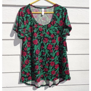 Lularoe Classic T Top Christmas Large 38 Chest NWT Green Red