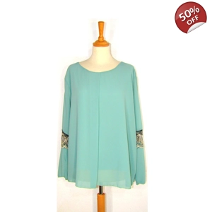 Μπλούζα με δαντέλα στα μανίκια