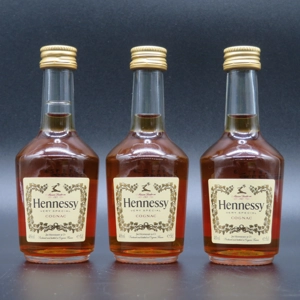 Hennessy very special Cognac x 3 miniatures.