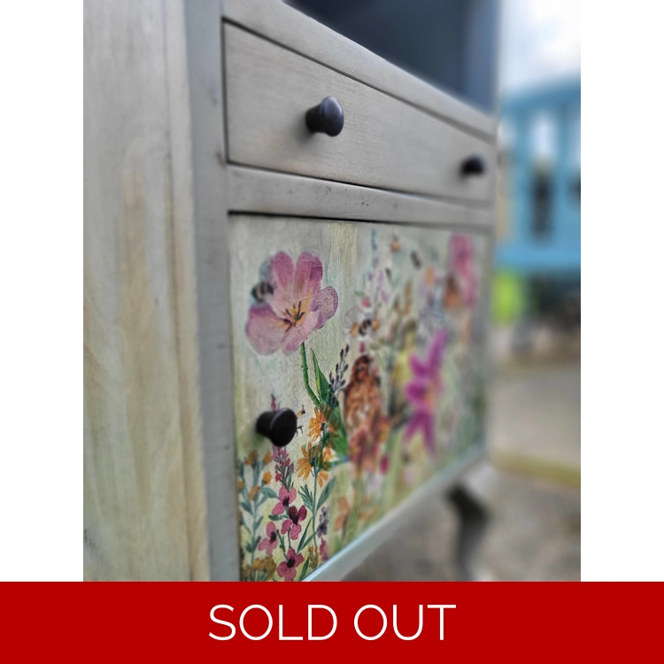 Wooden Bedside Cabinet/Cupbo..