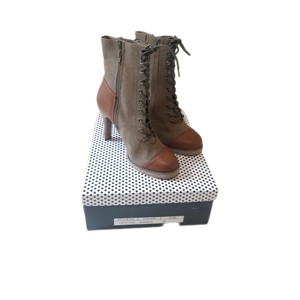 Women's khaki zip up heeled military style boots. Size UK 6