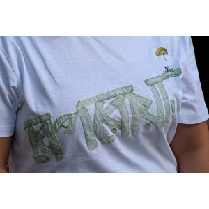 T-shirt, Hand Embroidered, Applique Embroidered. 100% Cotton, Unisex, Size M.