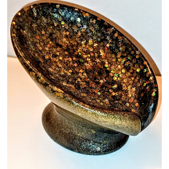 Self draining soap dish