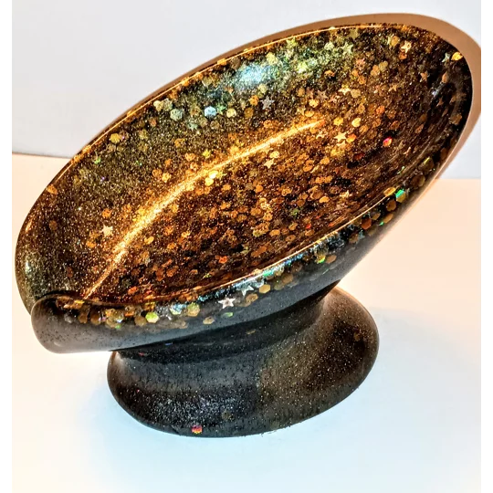 Self draining soap dish