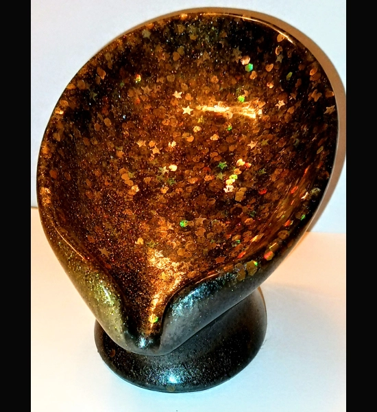 Self draining soap dish