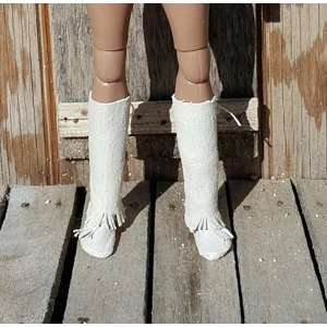 plain female short moccs and leggings