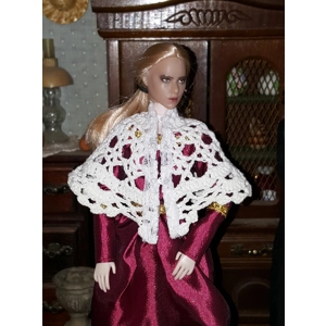 white shawl/collar