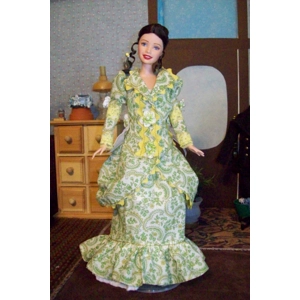 Green /yellow visiting dress figure OOAK