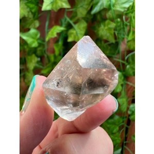 1.05 oz. MOVING Enhydro Herkimer Diamond Quartz Crystal from Herkimer County NY. 29.7 grams. E2 You