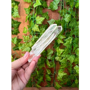 6.28 oz. Colombian Twin Quartz Crystal Points. You Get This Piece! C7