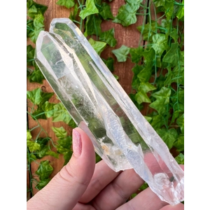 6.28 oz. Colombian Twin Quartz Crystal Points. You Get This Piece! C7