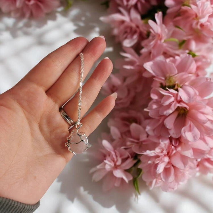 Silver branch rose quat..