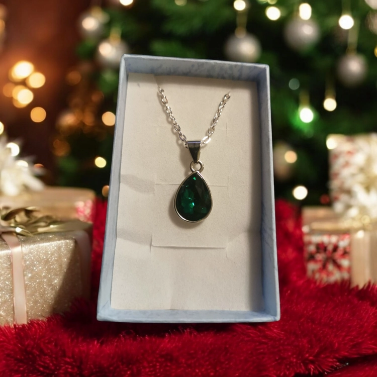 Emerald green pendant necklace
