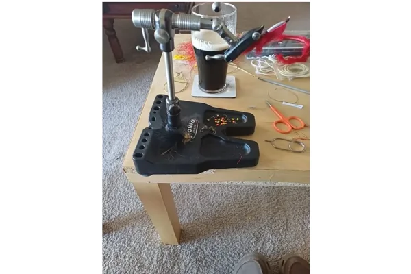 Fly tying vice security: Pedestal or Clamp?