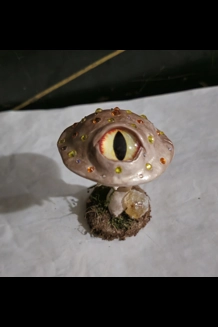 Lg Eyeball Mushroom sculpture