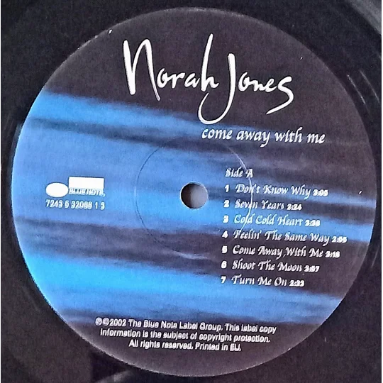 Norah Jones – Come Away With Me, pressed on quality vinyl. This edition is a reissue on Blue Note. The debut album from Norah Jones blends jazz, pop, blues, folk and soul into an intimate and timeless listening experience.