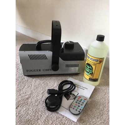 1200W DELUXE SMOKE MACHINE & 1L FLUID 1200W DELUXE SMOKE MACHINE & 1L FLUID