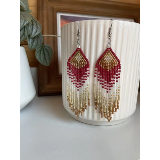 Designed to evoke a sense of movement and vivacity

Ted, Frosted White, and Gold