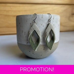 Peyote Folded Leaf - Matte Green and Beige