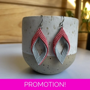 Peyote Folded Leaf - Matte Grey and Cranberry