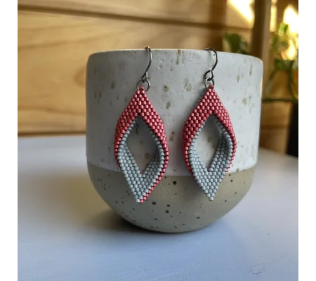 Peyote Folded Leaf - Matte Grey and Cranberry