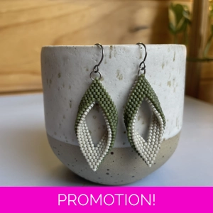 Peyote Folded Leaf - Matte Green and Beige