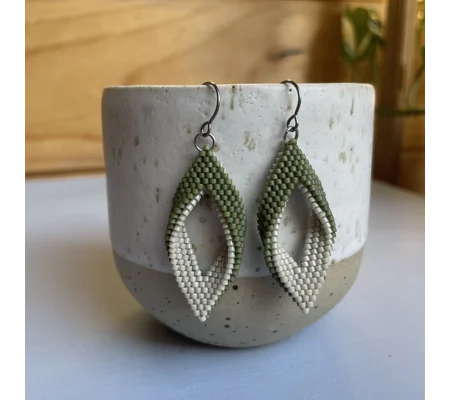 Peyote Folded Leaf - Matte Green and Beige